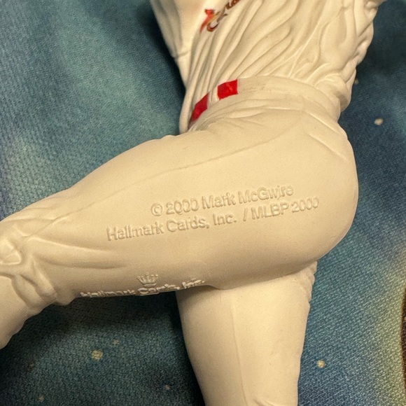 2000 Hallmark Keepsake Ornament. Mark McGwire at the Ballpark Collector’s Series - Picture 6 of 8